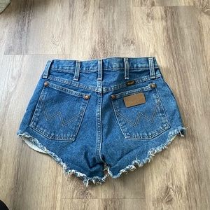 High waisted denim Wrangler shorts!! Size 27.